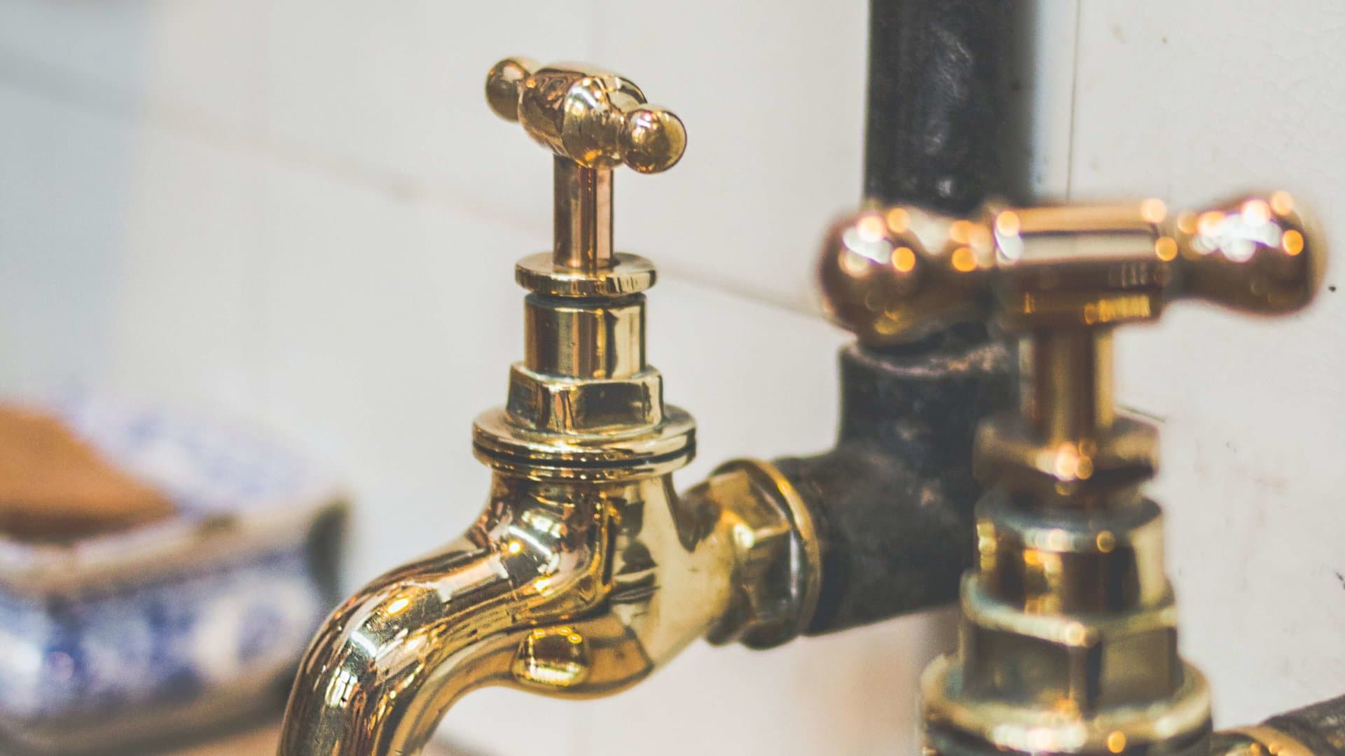 shallow-focus-photography-of-gold-faucets-1021872 (1)